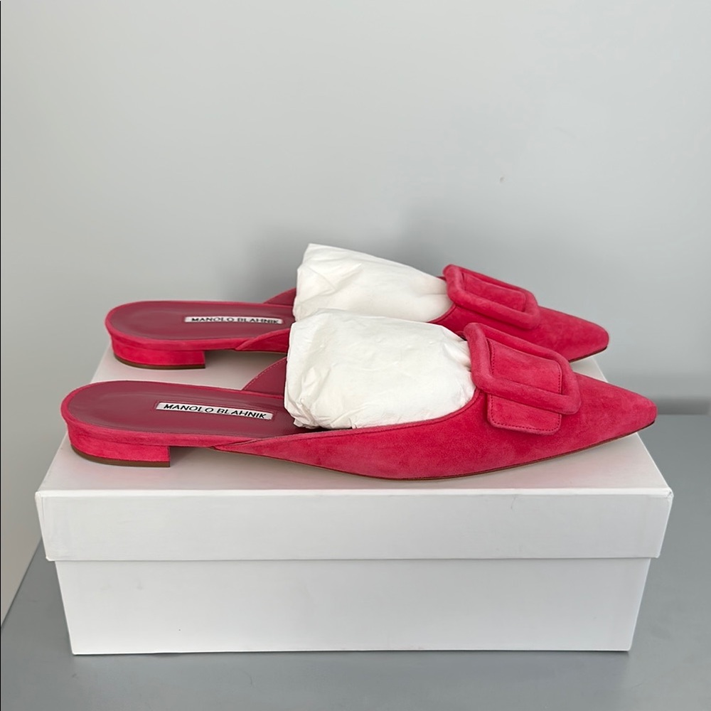 Manolo Blahnik Women's Pink Suede Mules Maysale